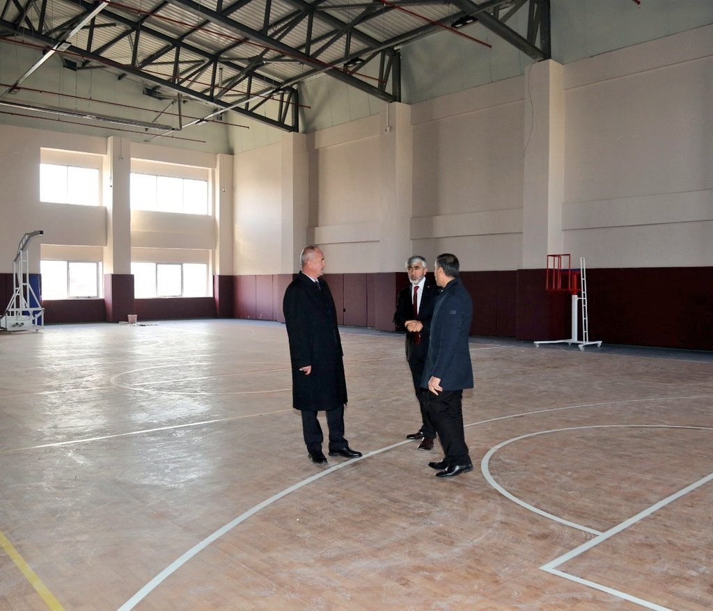 Kaymakam Duman Tuşba Spor Kompleksinde İncelemede Bulundu