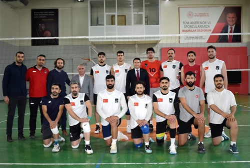 Kaymakam Musa Göktaş’tan Tuşba Gençlik Merkezi Voleybol Takımı’na Ziyaret